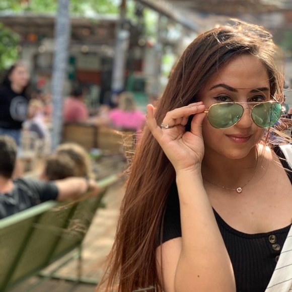 Meet your Posher, Monica - Picture 1 of 1